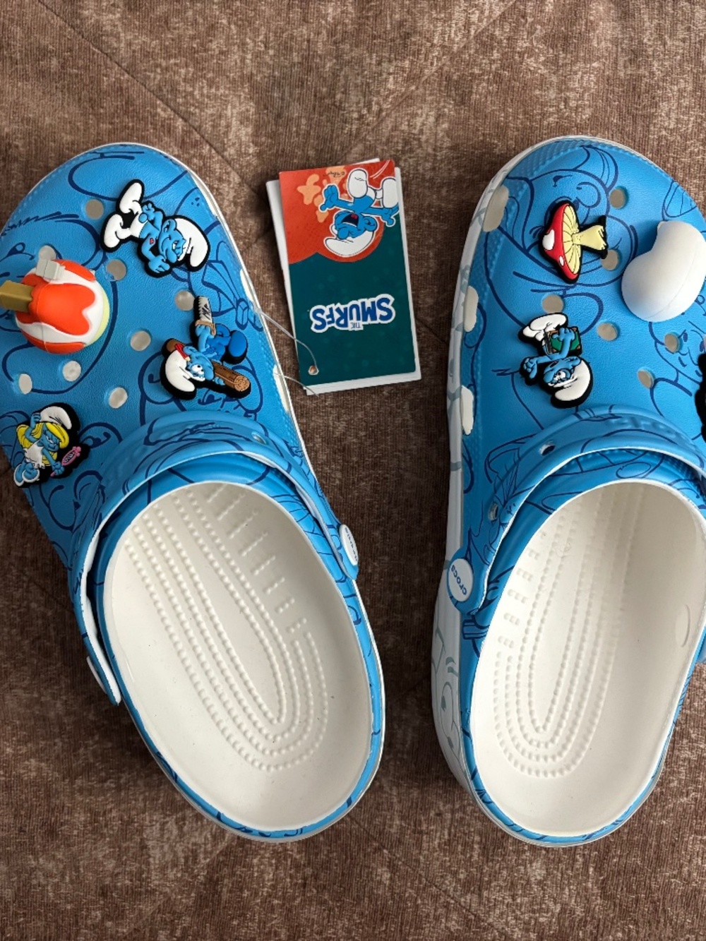 Women’s Smurf crocs size 9 nwt